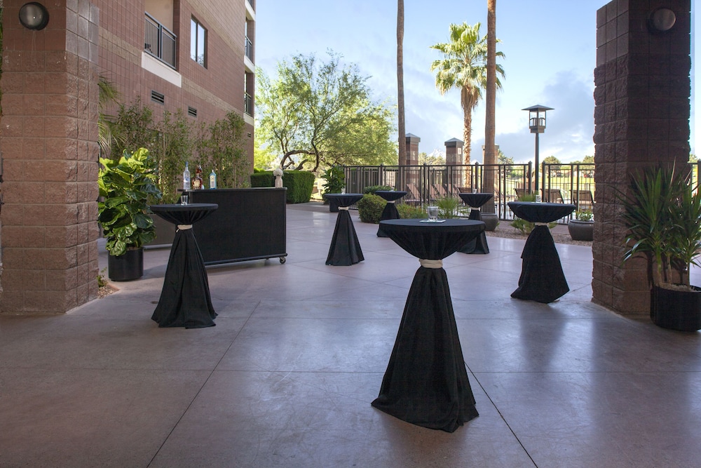 Embassy Suites by Hilton Phoenix Scottsdale - photo 8