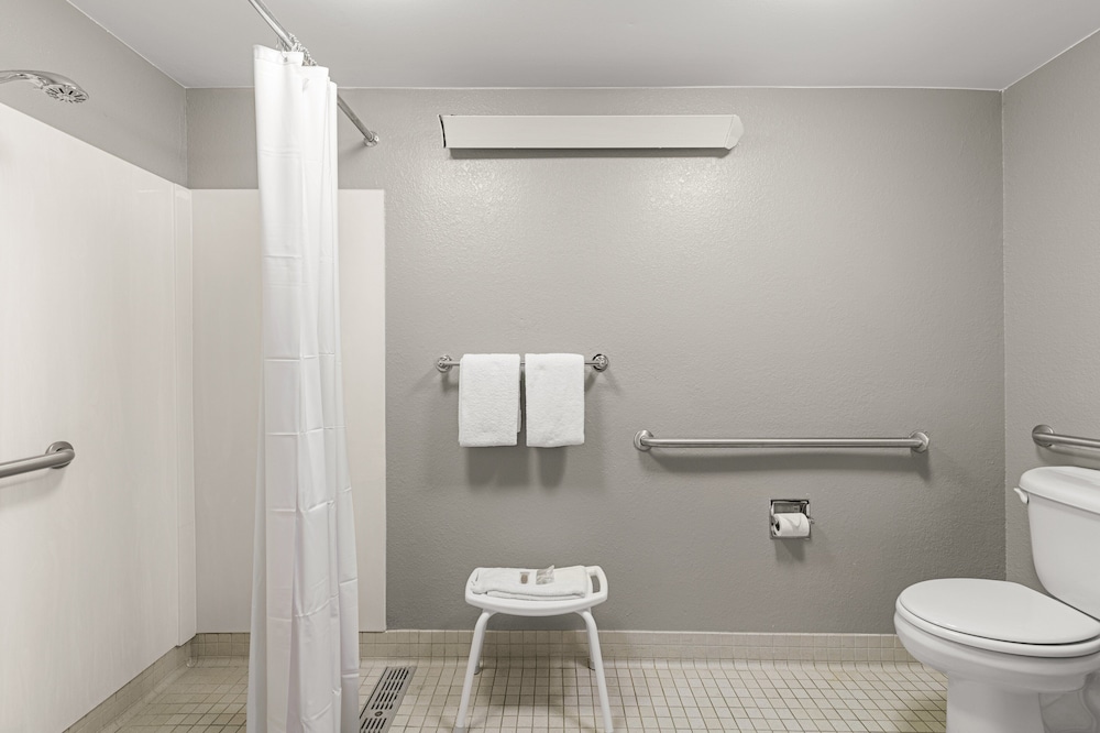 Red Roof Inn Salem - photo 27