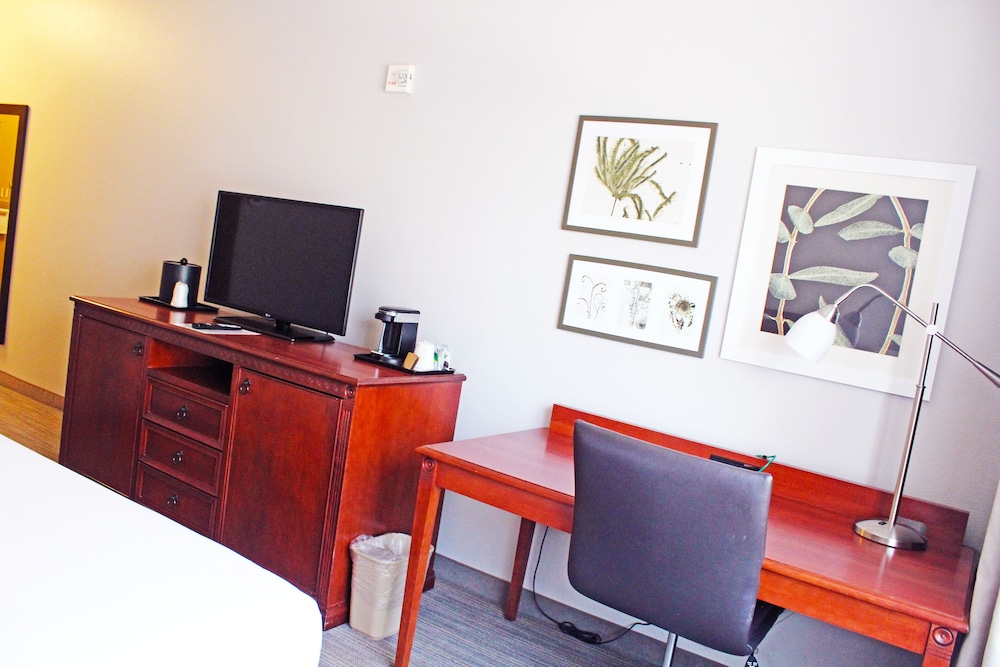 Country Inn & Suites by Radisson Marinette WI - photo 8