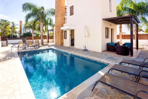 Villa Ioanna 50m from Med Sea — 4-Star Luxury Hotel in Ayia Napa, Cyprus