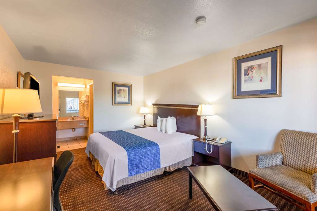 Rodeway Inn Phoenix North I 17 - photo 12