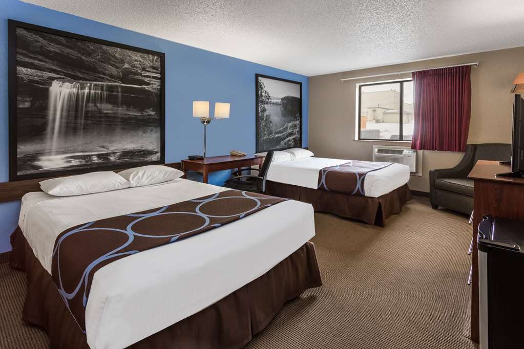 Super 8 by Wyndham Dubuque - photo 6