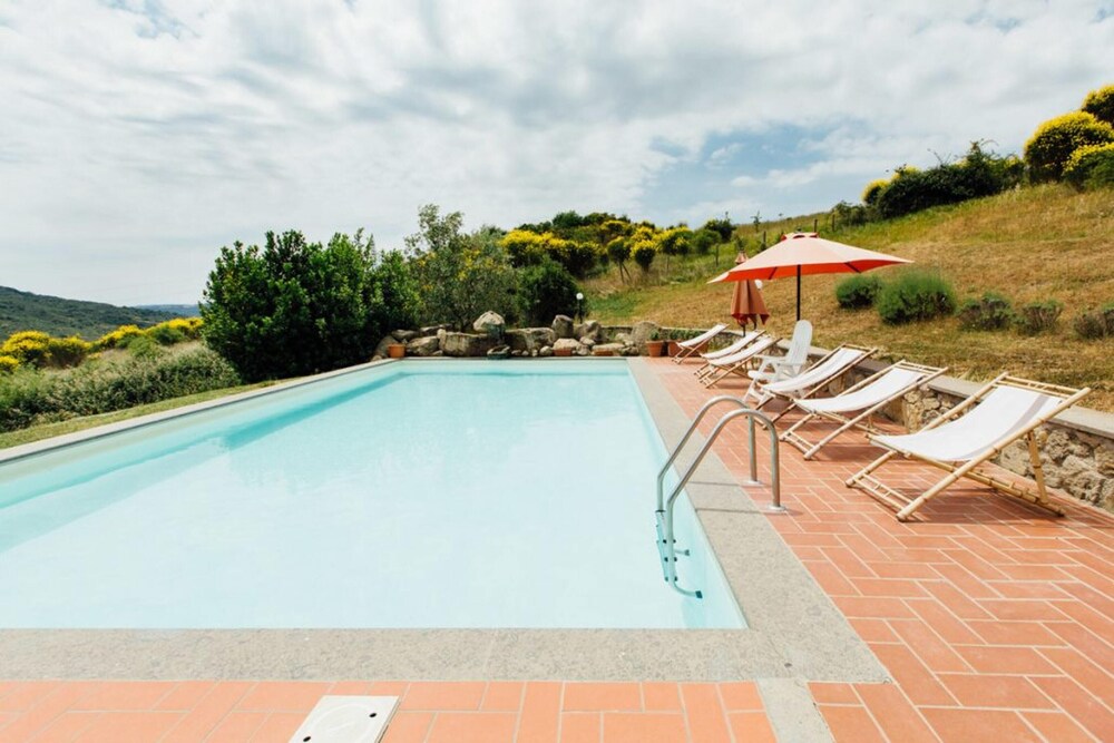 Elegant Villa in Santa Fiora with Private Pool — 4-Star Luxury Hotel in Santa Fiora, Italy