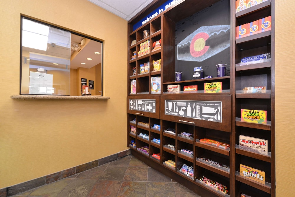 Hampton Inn & Suites Pueblo Southgate - photo 47