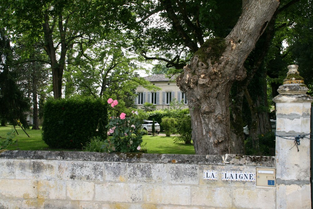 Gites des Demeures de la Laigne — 4-Star Luxury Hotel in Mirambeau, France