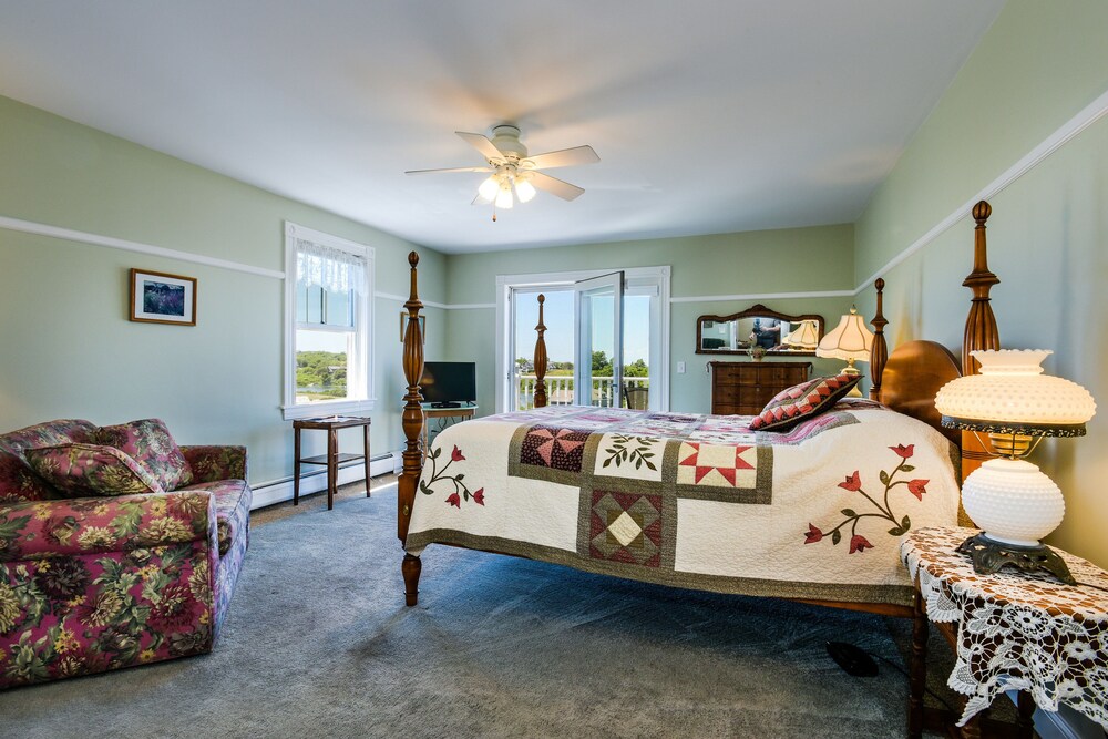 Payne's Harbor View Inn - photo 35