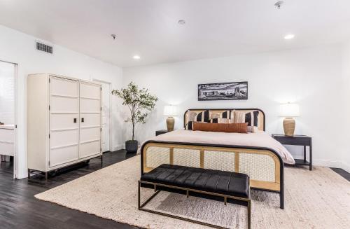 Live Above Shops and Restaurants in Oldtown Scottsdale in Scottsdale, United States