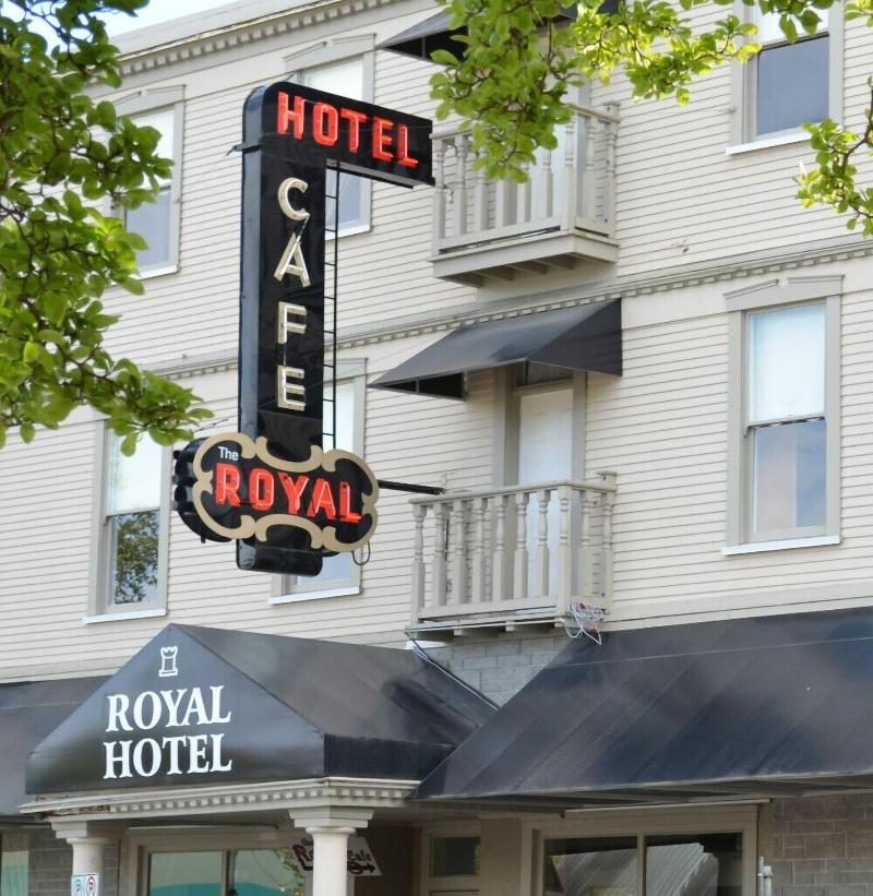 Royal Hotel