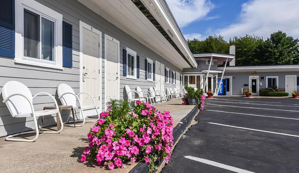 The Saco Motel - photo 13
