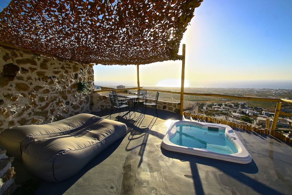 Fertimo Suites in Fira, Greece