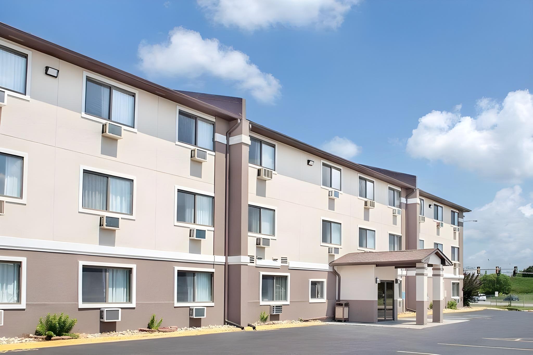 Boarders Inn & Suites by Cobblestone Hotels Waterloo Cedar Falls - photo 2