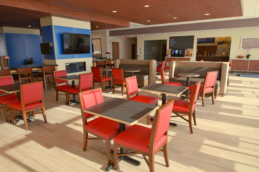 Holiday Inn Express & Suites Onalaska La Crosse Area by IHG - photo 38