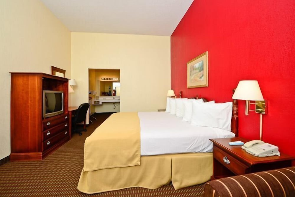 Manchester Heritage Inn And Suites - photo 10