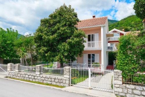 Vila Magnolia — 4-Star Luxury Hotel in Bijela, Montenegro