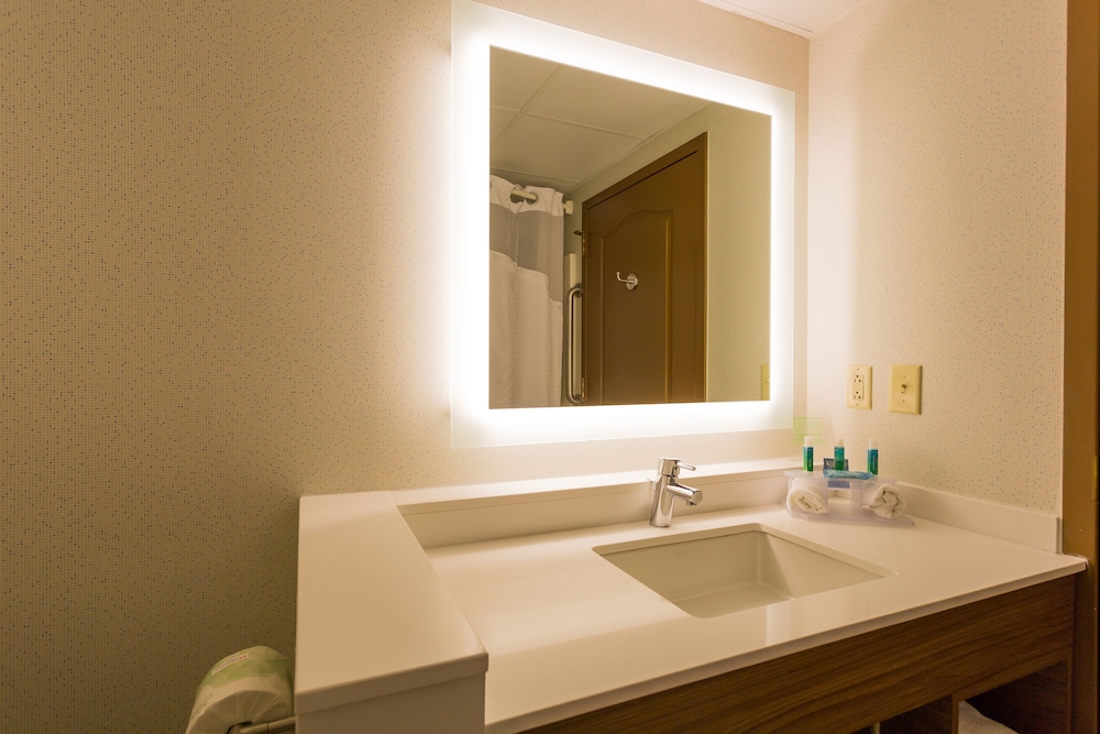 Holiday Inn Express & Suites Reading by IHG - photo 25
