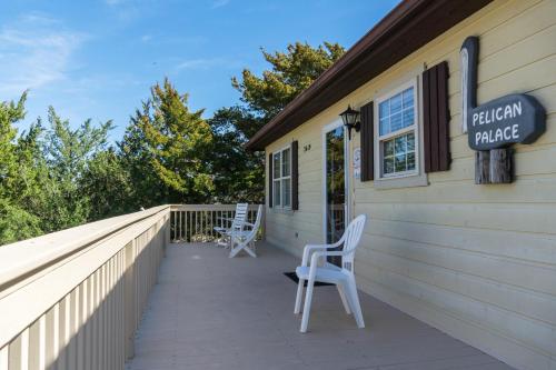 Pelican Palace by Oak Island Accommodations - photo 9