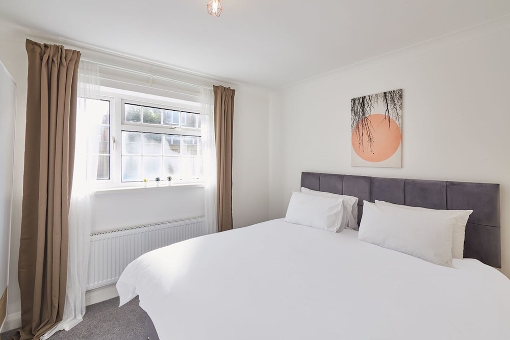 Dacama at Dene Grove with Patio and 2 Free Parking in Darlington, United Kingdom