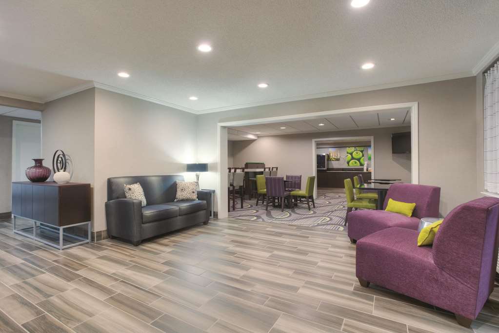 La Quinta Inn & Suites by Wyndham Atlanta Roswell - photo 5