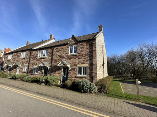 Montys Maison Part of the The Bay Filey Holiday Village with pool gym and direct beach access pub restaurant tennis and meadows walks — 4-Star Luxury Hotel in Scarborough, United Kingdom