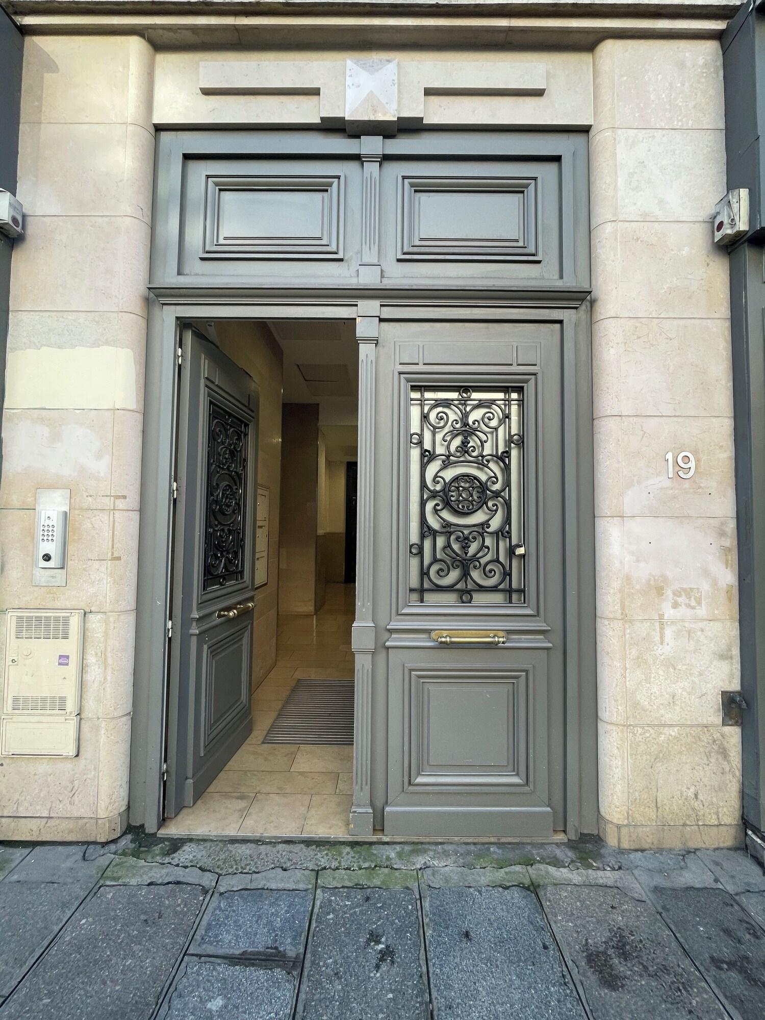 HIGHSTAY Luxury Serviced Apartments North Marais 1 — 4-Star Luxury Hotel in Paris, France