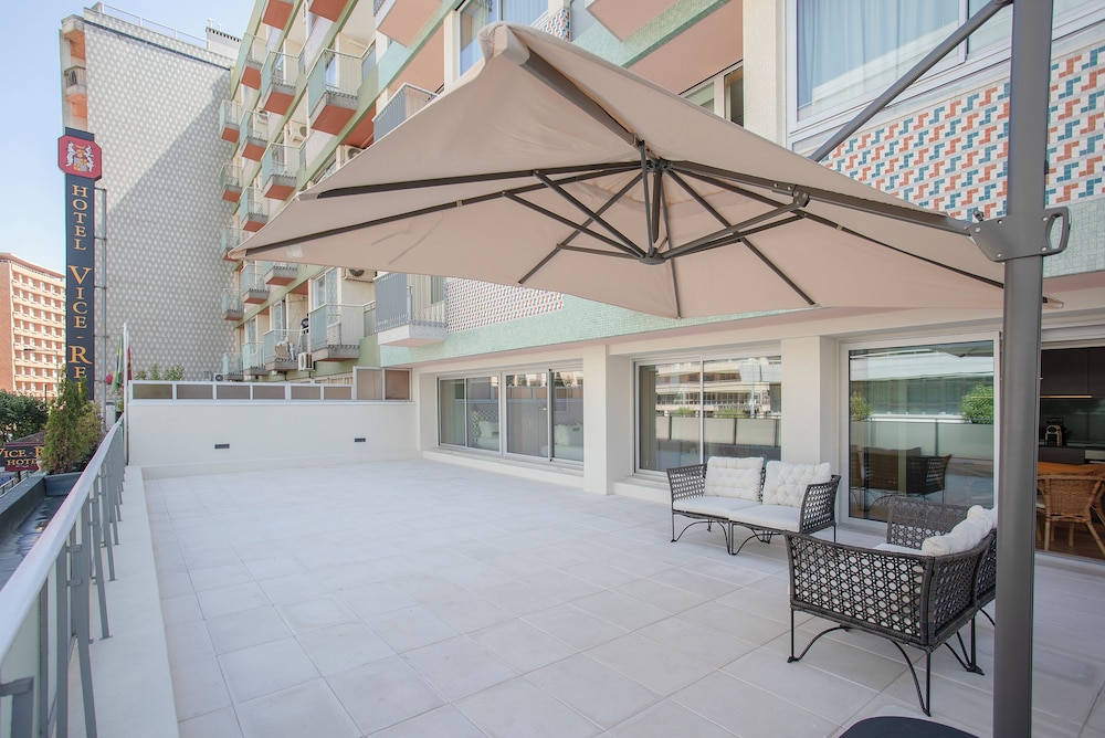 Allegro Boutique Apartment 1B — 4-Star Luxury Hotel in Porto, Portugal