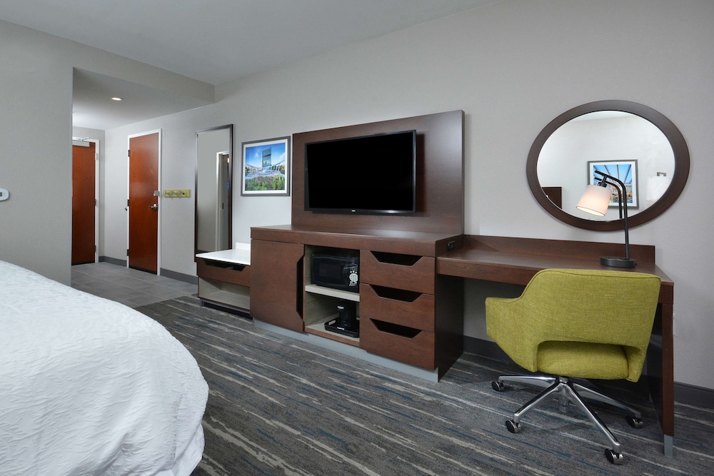 Hampton Inn & Suites by HIlton Charlotte North I 485 - photo 39