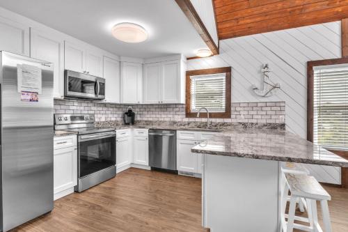 Salty Dawg by Oak Island Accommodations - photo 22
