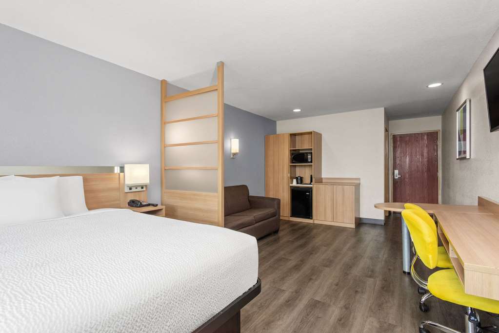 Microtel Inn & Suites by Wyndham Panama City - photo 33