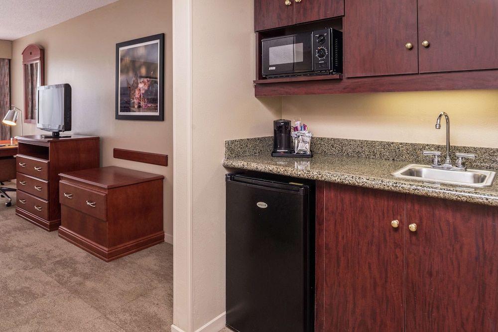 Hampton Inn Columbia Northeast Fort Jackson Area - photo 21