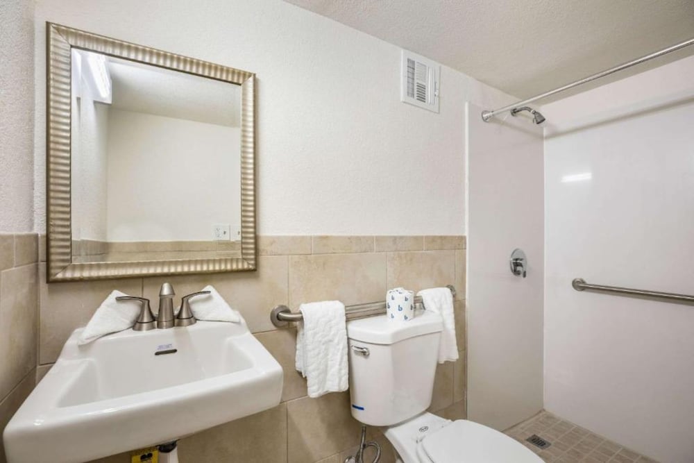 OYO Hotel Orlando Airport - photo 42