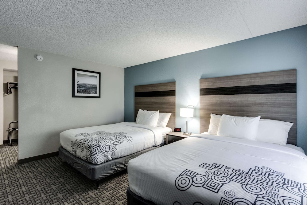 Days Inn & Suites by Wyndham Spokane - photo 8