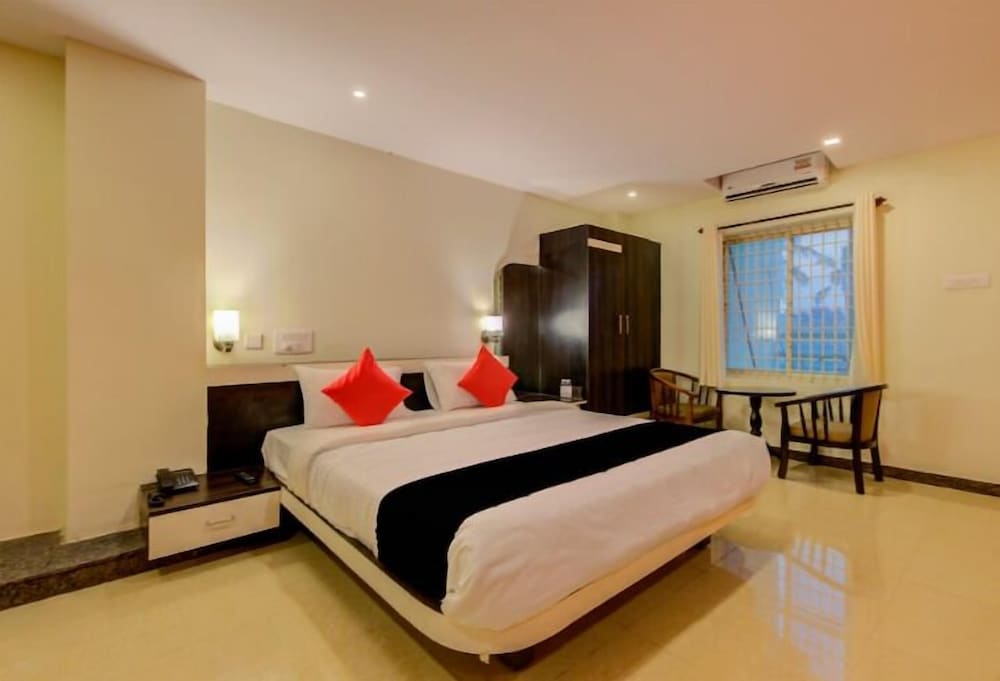 Hotel Beehive Grand — Tumkur