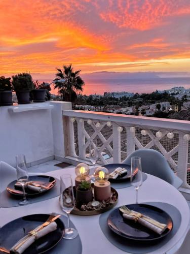 Sunshine Escape with Ocean View - last minute hotel in Adeje