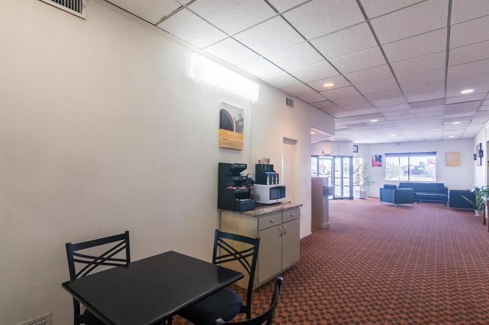 Red Roof Inn & Suites San Angelo - photo 30