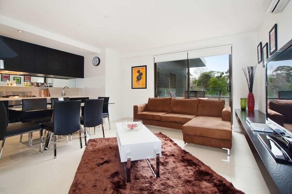St Kilda Garden Views — 4-Star Luxury Hotel in Saint Kilda, Australia