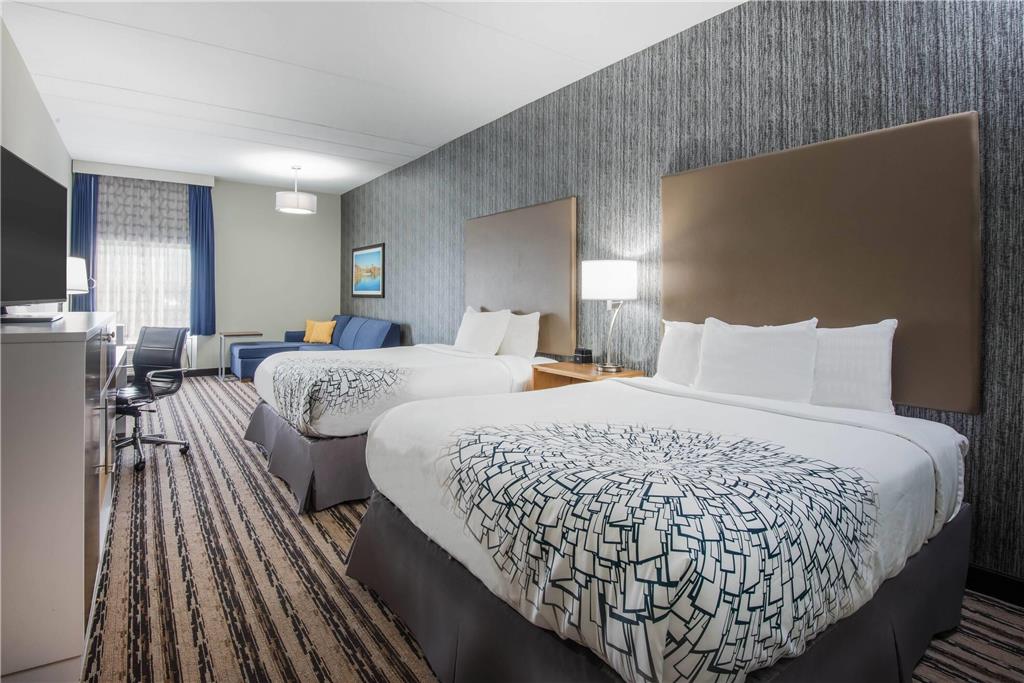 La Quinta Inn & Suites by Wyndham Buffalo Amherst - photo 29
