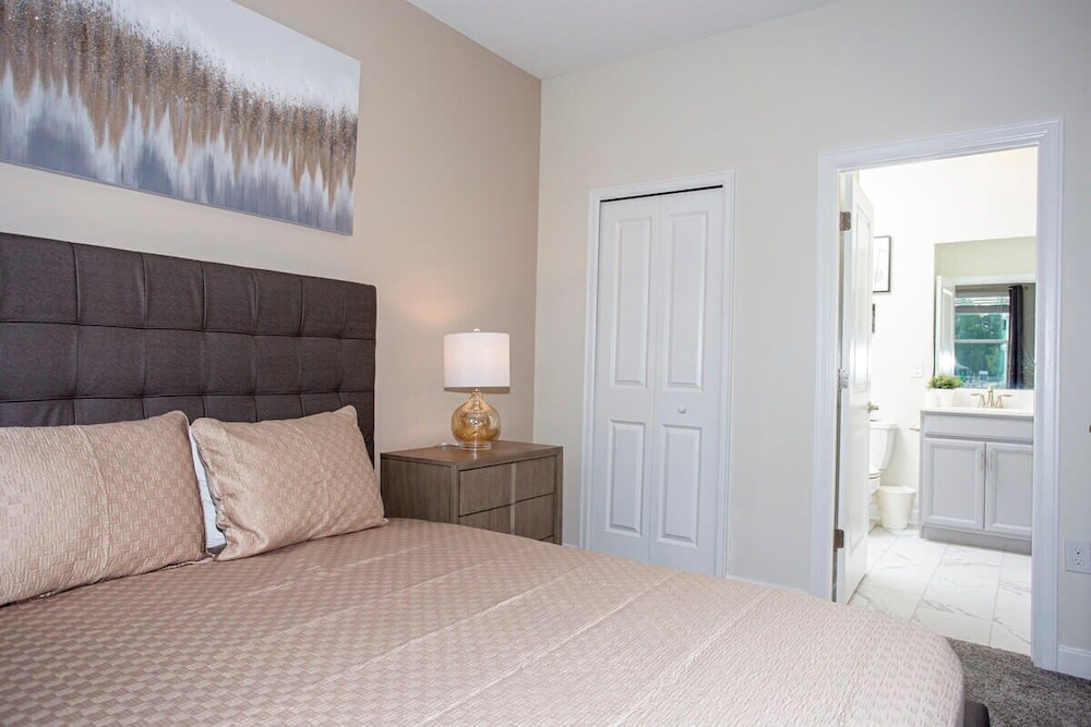 Fantastic Eight Bedrooms SF w Screened Pool at Storey Lake Resort 2887 - photo 4