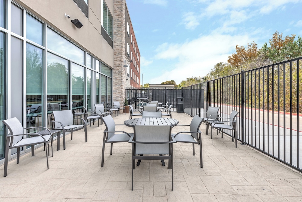 Holiday Inn Express & Suites Austin Airport East by IHG - photo 37