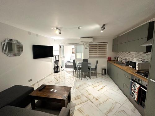 Central London Zone 1 apartment — 4-Star Luxury Hotel in London, United Kingdom