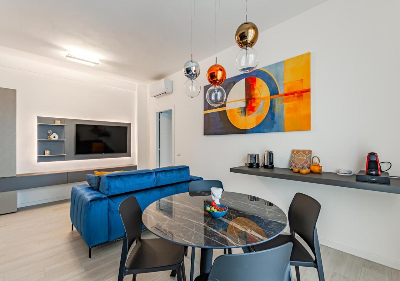 Tower View Luxury Apartment on the River in Pisa, Italy