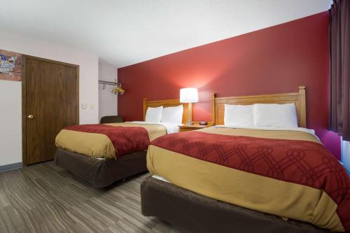 Econo Lodge Inn & Suites Escanaba North - photo 23