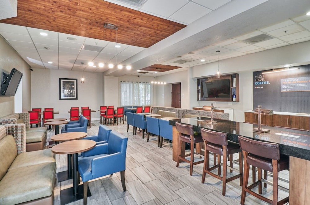 Holiday Inn Express Hotel & Suites Clearwater Us 19 N by IHG - photo 29