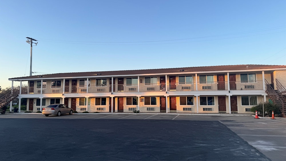 Pacific Express Inn - photo 17