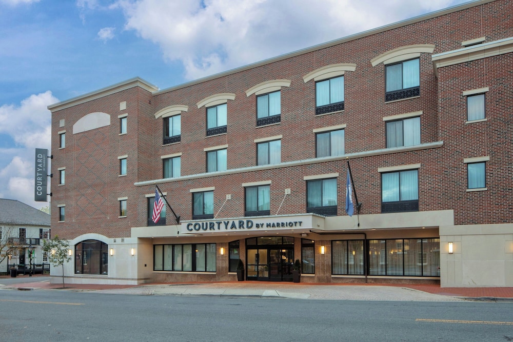 Courtyard by Marriott Fredericksburg Historic District in Fredericksburg, United States