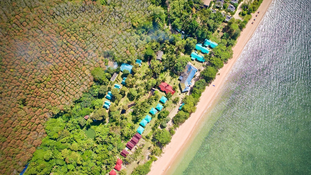 Libong Beach Resort - carbon neutral hotel in Mandalay