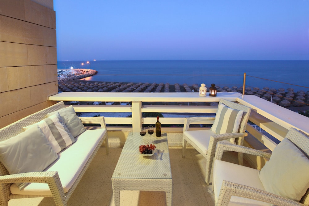 Mackenzie Seafront Suite
