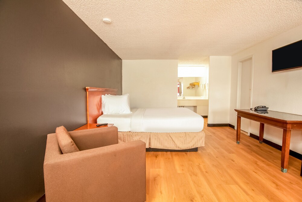 OYO Hotel Centralia - photo 12