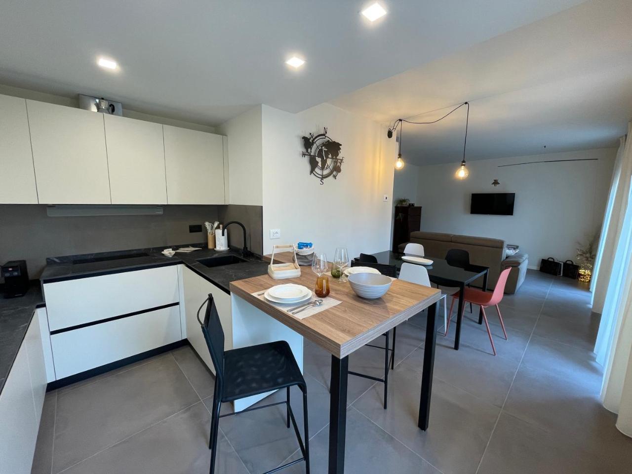 Lucia Holiday Apartments — 4-Star Luxury Hotel in Lazise, Italy