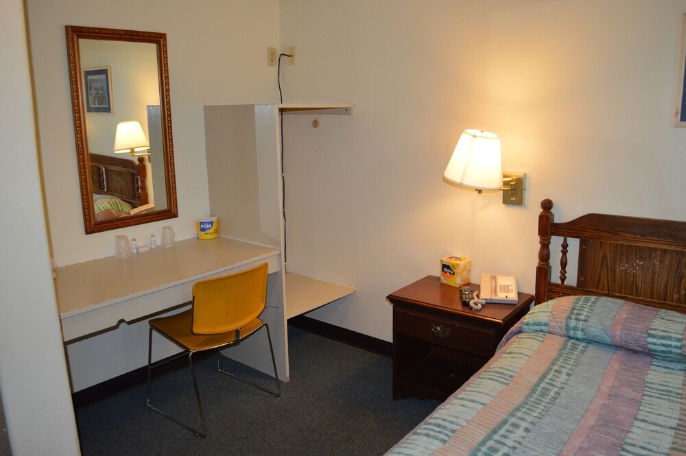 Chelsea Inn Hotel - photo 8