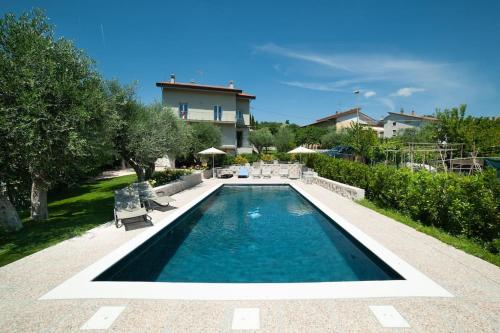 La Casa di Giulio E Lina — 4-Star Luxury Hotel in Fossombrone, Italy